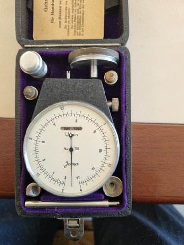 Hand tachometer - hand,